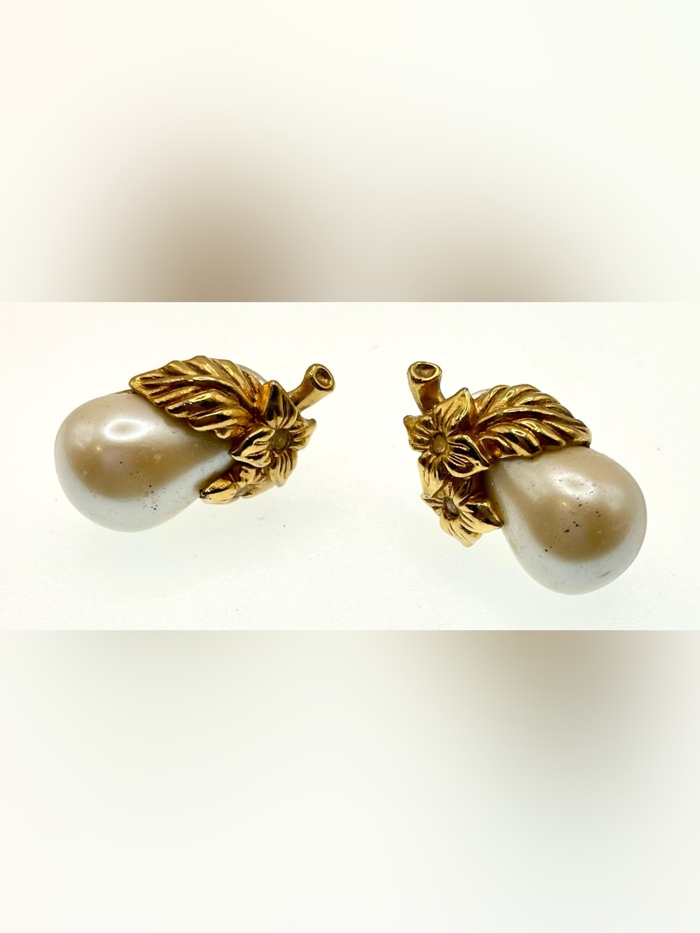 Vintage Avon 1980s Gold Tone Floral Faux Pearl Earrings Pierced Signed